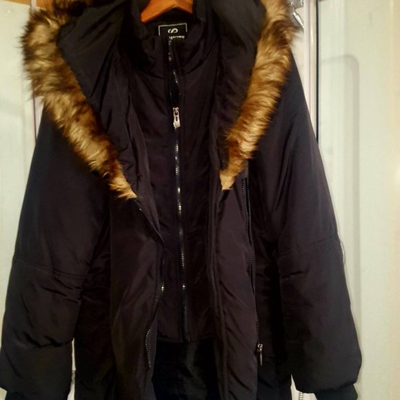 Winter outer zippered coat. - Picture 2 of 5